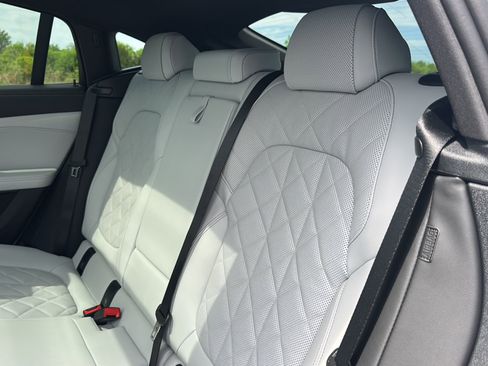 New 2026 BMW X6 xDrive40i w/ Climate Comfort Package image 17