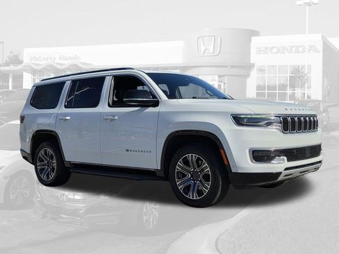 Used 2024 Jeep Wagoneer Series II w/ Flexible Seating Group image 5