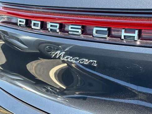 Used 2022 Porsche Macan AWD/4WD image 7