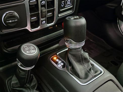 Used 2024 Jeep Wrangler Unlimited Sahara image 14