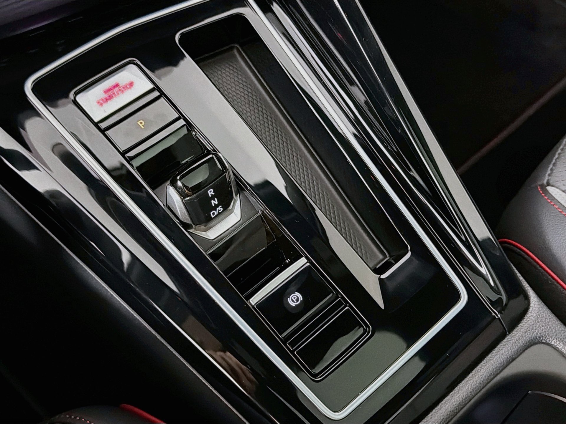 New 2026 Volkswagen GTI SE FWD image 17