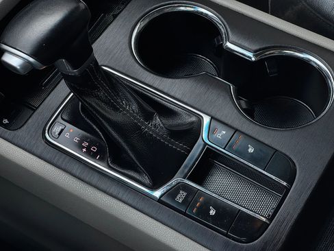 Used 2020 Kia Sedona EX image 27