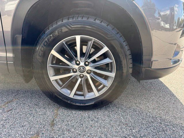 Used 2018 Toyota Highlander XLE AWD/4WD image 13