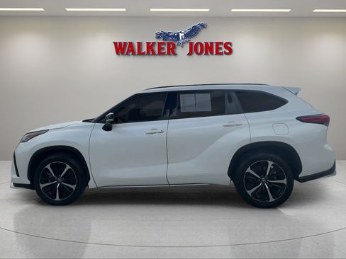 Used 2021 Toyota Highlander XSE image 3