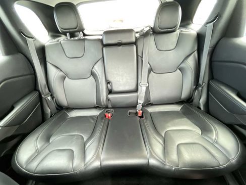 Used 2021 Jeep Cherokee Latitude Lux w/ Comfort/Convenience Group AWD/4WD image 24
