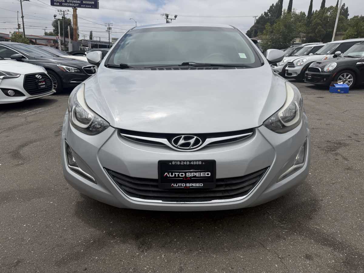 Used 2015 Hyundai Elantra SE w/ Option Group 02 FWD image 2