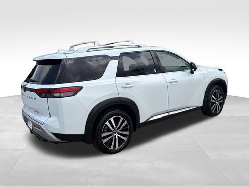 Used 2025 Nissan Pathfinder Platinum w/ Cargo Package FWD image 5