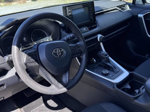 Used 2019 Toyota RAV4 LE AWD/4WD image 12