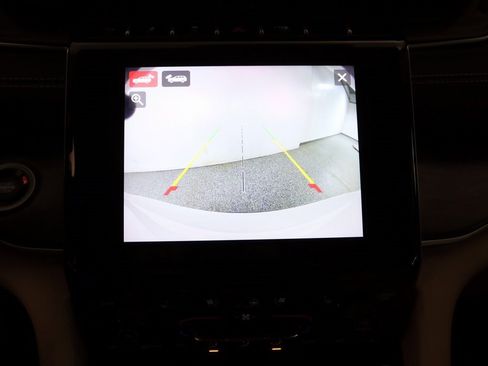 Used 2022 Jeep Grand Cherokee L Limited w/ Luxury Tech Group II image 25