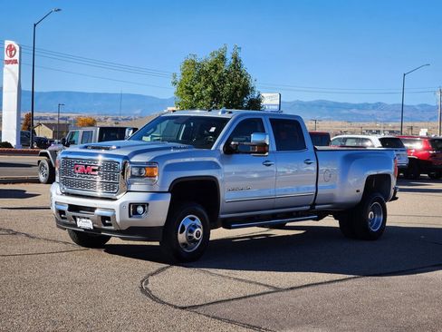 Used 2019 GMC Sierra 3500 Denali w/ Duramax Plus Package image 5