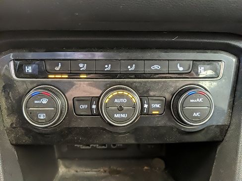 Used 2018 Volkswagen Tiguan SEL w/ 3rd Row Seat Package image 23