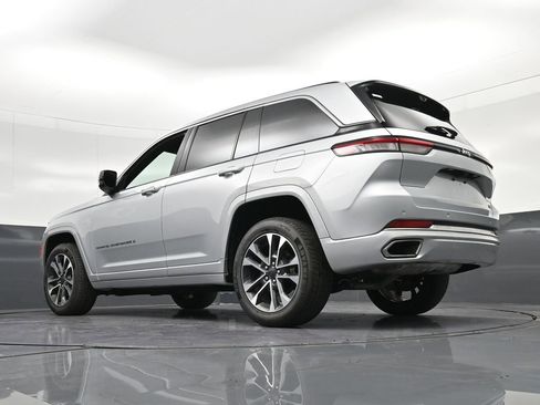 Used 2023 Jeep Grand Cherokee Overland w/ Luxury Tech Group IV RWD image 22