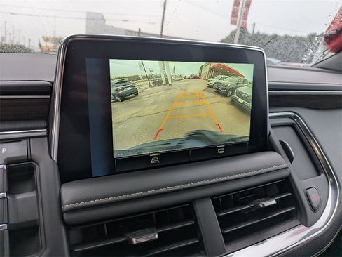 Used 2023 Chevrolet Suburban Premier image 18