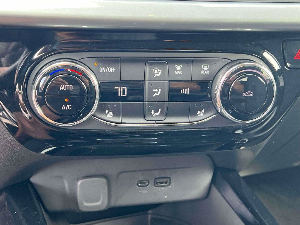 Used 2024 Chevrolet Trax LT w/ Sunroof Package FWD image 29