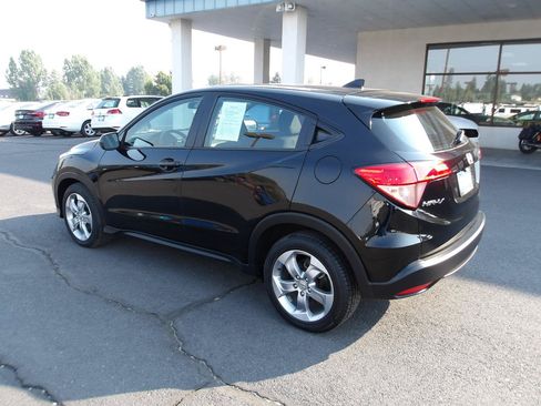 Used 2017 Honda HR-V LX image 3