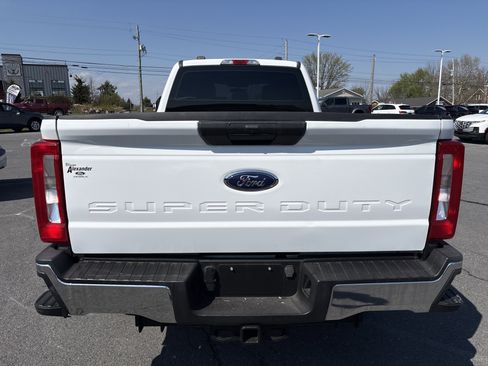 Used 2023 Ford F250 XL w/ FX4 Off-Road Package AWD/4WD image 6