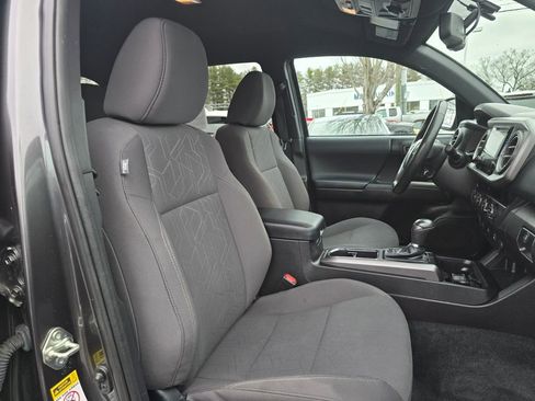 Used 2016 Toyota Tacoma TRD Off-Road w/ Towing Package image 13