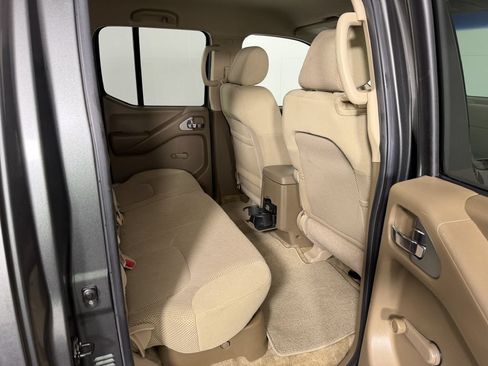 Used 2005 Nissan Frontier SE AWD/4WD image 17