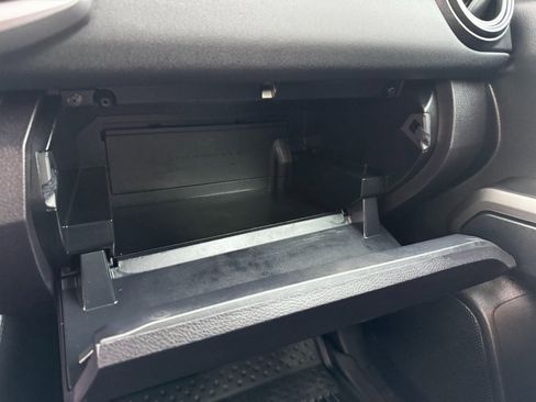 Used 2018 Toyota Tacoma TRD Off-Road image 15