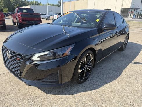 Used 2023 Nissan Altima 2.5 SR w/ SR Premium Package FWD image 1