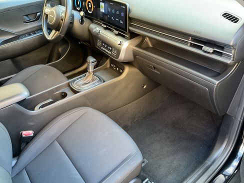 Used 2025 Hyundai Kona SEL image 23