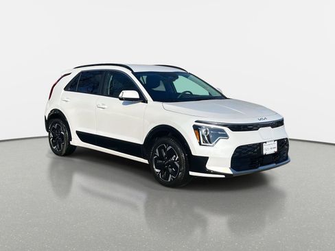 Used 2025 Kia Niro Wind w/ Wind Preserve Package image 3