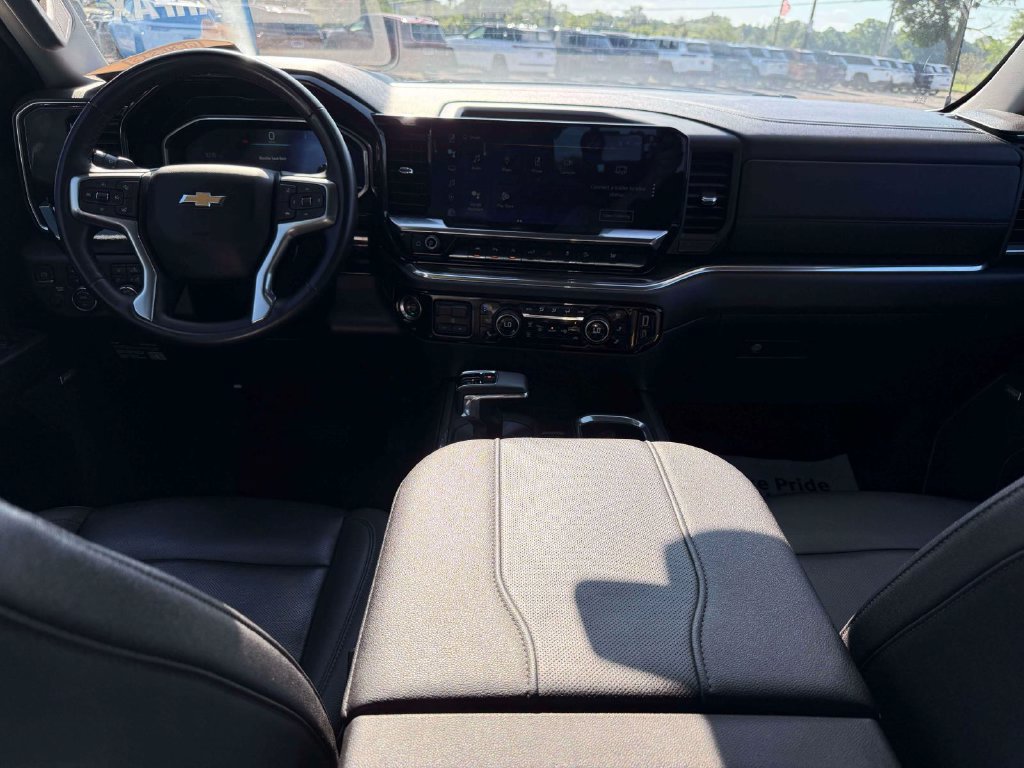 Used 2023 Chevrolet Silverado 1500 LTZ w/ LTZ Convenience Package II AWD/4WD image 3
