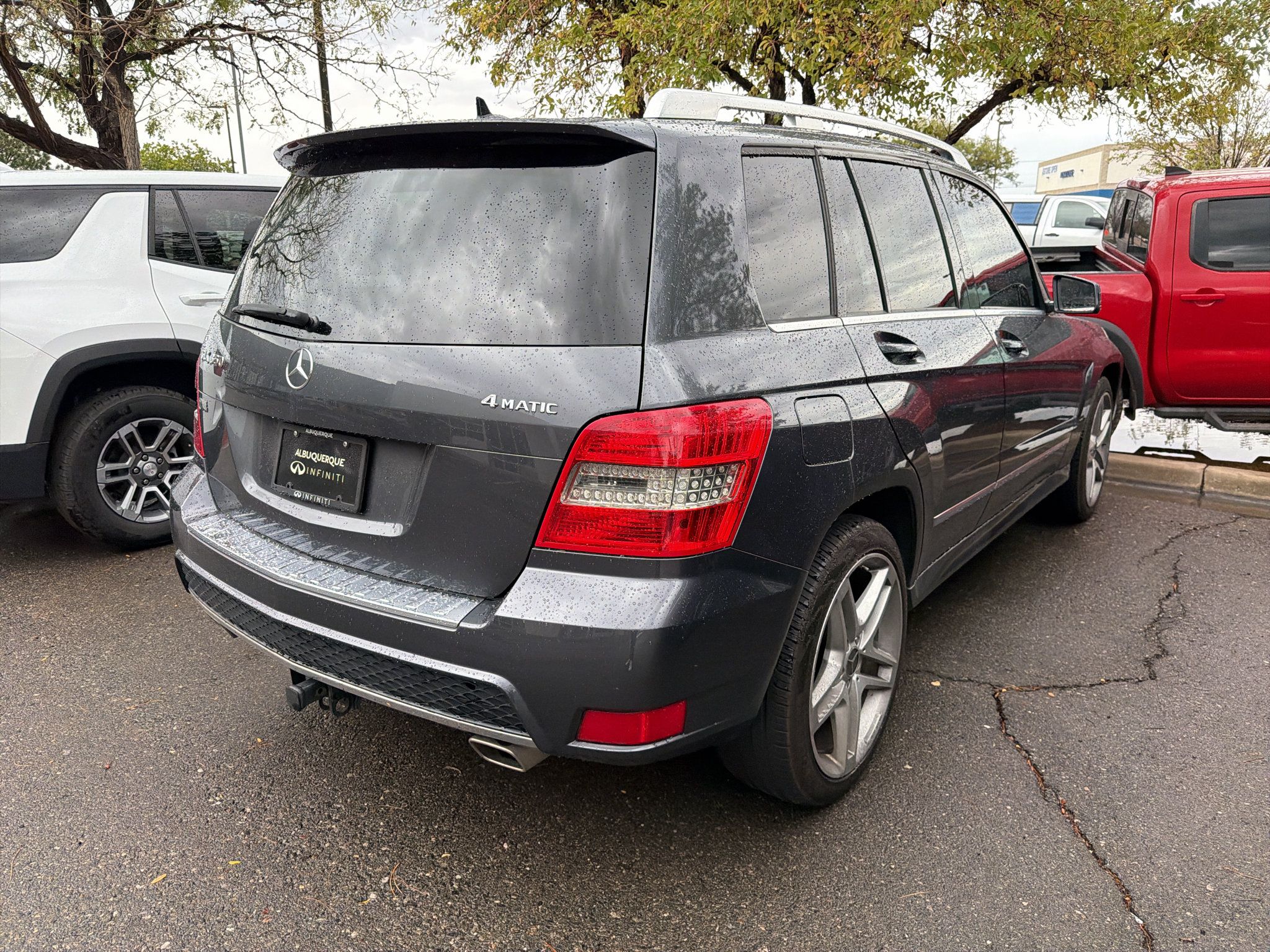 Used 2011 Mercedes-Benz GLK 350 4MATIC image 3