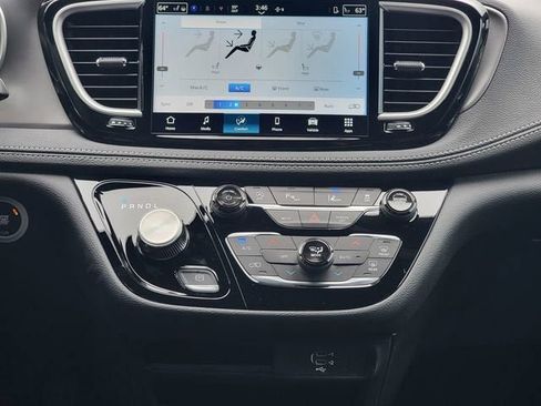 New 2026 Chrysler Pacifica Select AWD/4WD image 27