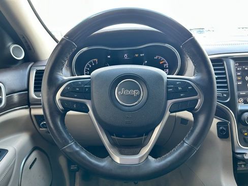 Used 2018 Jeep Grand Cherokee Overland AWD/4WD image 16