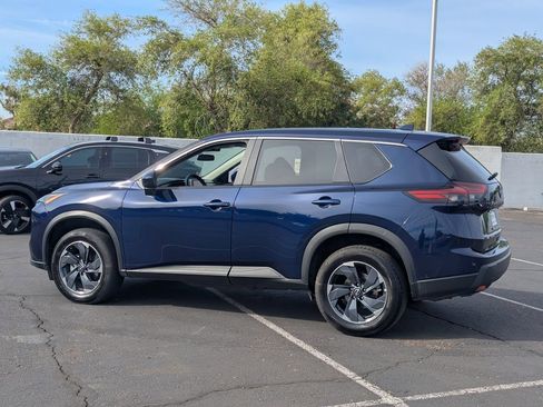 Certified 2025 Nissan Rogue SV FWD image 4