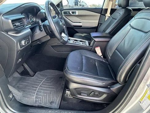 Used 2020 Ford Explorer XLT w/ Comfort Package RWD image 13