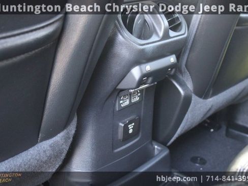 Used 2023 Jeep Wrangler Unlimited Sahara image 35