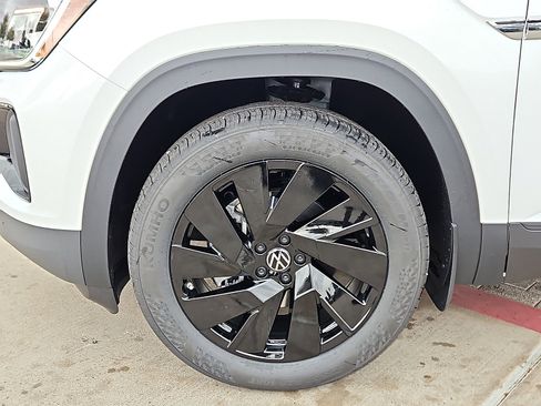 New 2026 Volkswagen Atlas Cross Sport SE image 5