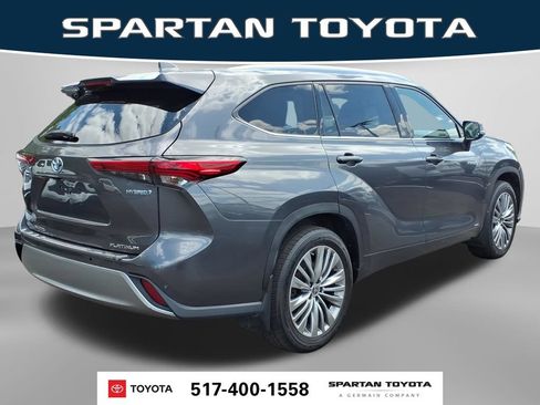 Used 2021 Toyota Highlander Platinum AWD/4WD image 6