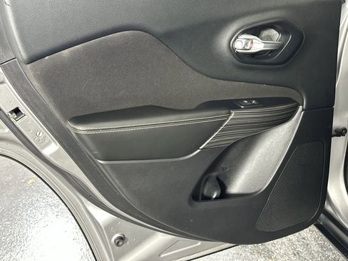 Used 2016 Jeep Cherokee Latitude w/ Comfort/Convenience Group image 34