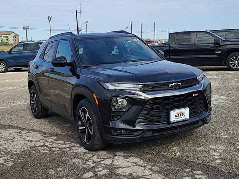 Used 2022 Chevrolet TrailBlazer RS image 2