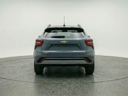 Used 2025 Chevrolet Trax LT image 7