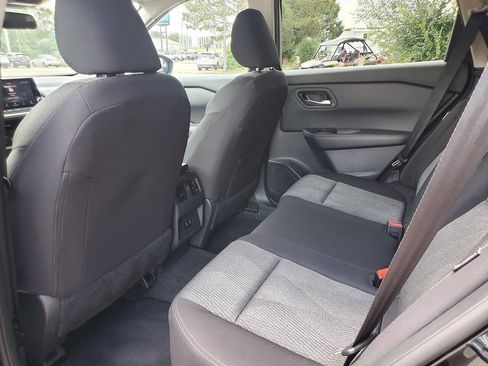 Used 2024 Nissan Rogue SV image 18