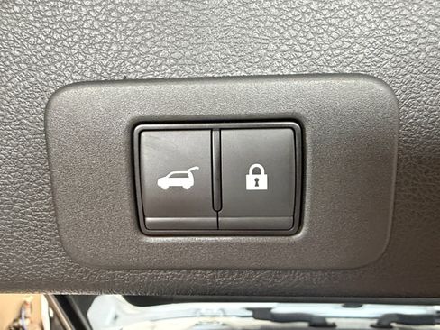 Used 2025 Nissan Murano SV AWD/4WD image 33