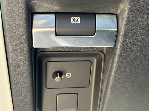 Used 2024 Land Rover Defender 110 S image 28