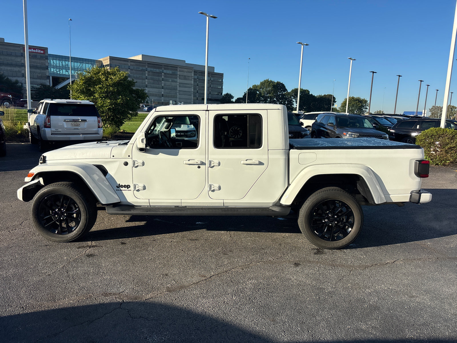 Used 2022 Jeep Gladiator Overland AWD/4WD image 4