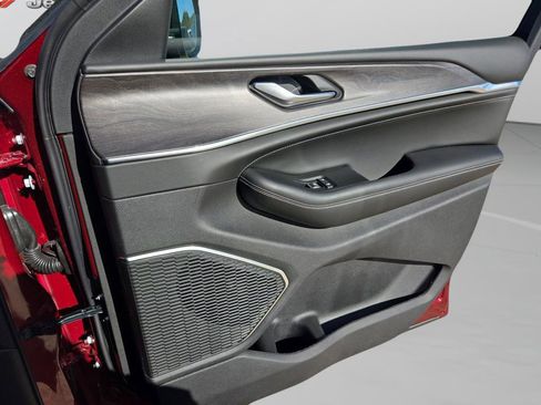 New 2025 Jeep Grand Cherokee L Overland w/ Trailer Tow Package image 31