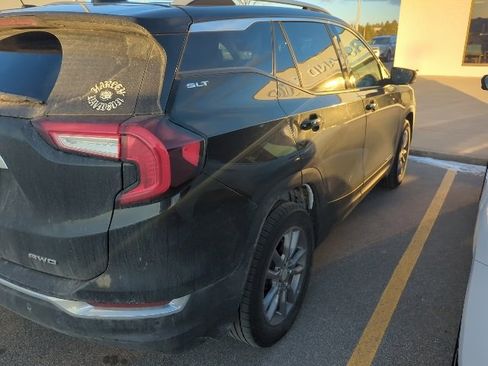 Used 2022 GMC Terrain SLT w/ Infotainment Package II image 4