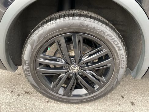 Used 2022 Volkswagen Tiguan SE R-Line image 13