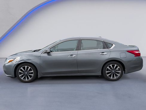 Used 2016 Nissan Altima 2.5 SL w/ 2.5 Technology w/LED Package FWD image 3