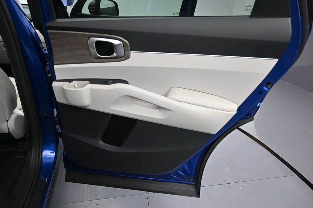 Certified 2021 Kia Sorento EX w/ Panoramic Sunroof Package FWD image 21