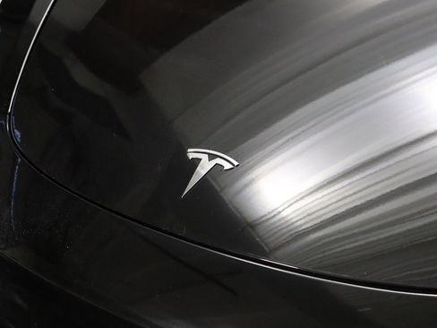 Used 2023 Tesla Model 3 Standard Range image 4