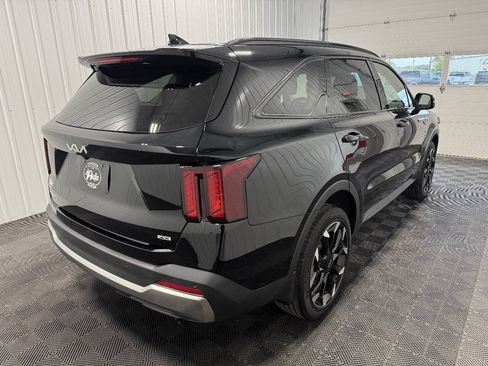 Used 2025 Kia Sorento EX AWD/4WD image 3