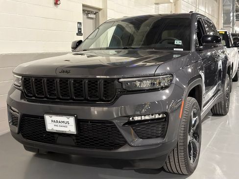 Used 2024 Jeep Grand Cherokee Limited w/ Black Appearance Package AWD/4WD image 1